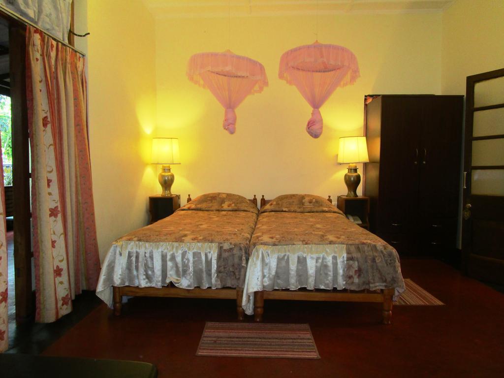 Hotel Shalini Анурадхапура Номер фото