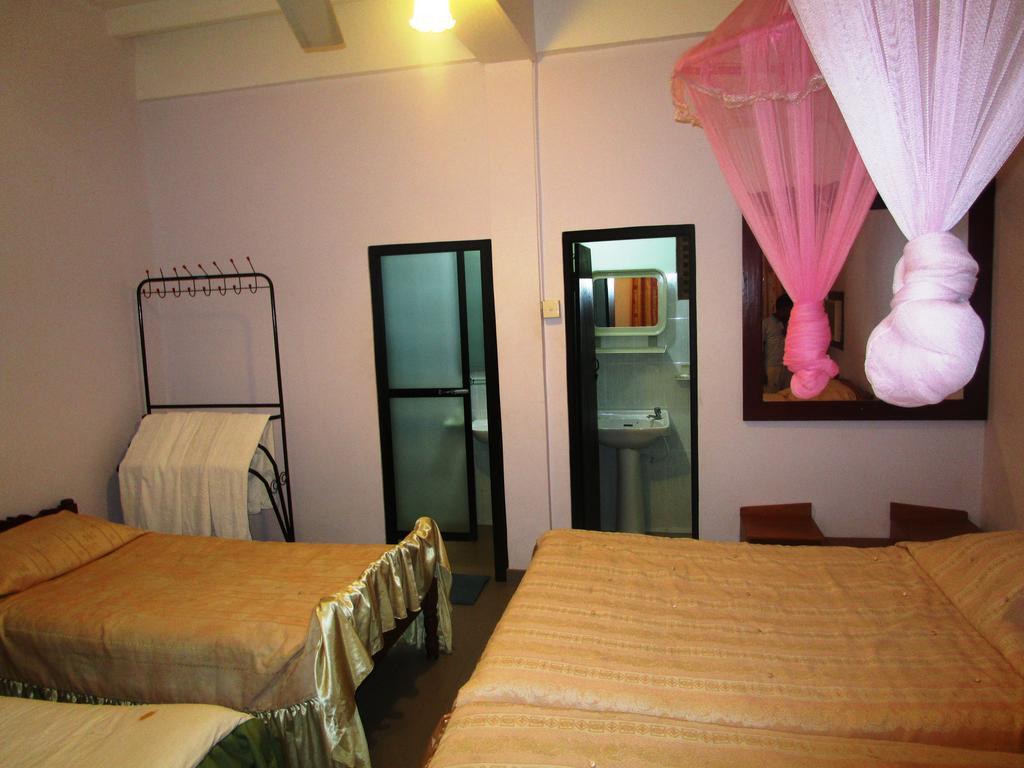 Hotel Shalini Анурадхапура Номер фото