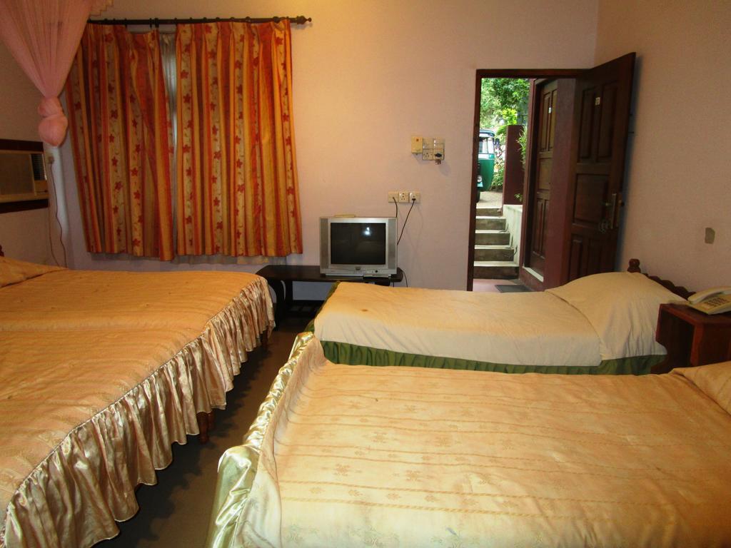 Hotel Shalini Анурадхапура Номер фото