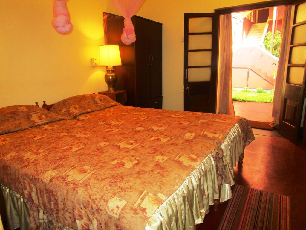 Hotel Shalini Анурадхапура Номер фото