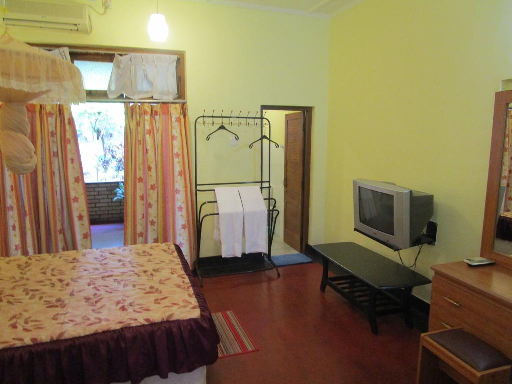 Hotel Shalini Анурадхапура Экстерьер фото