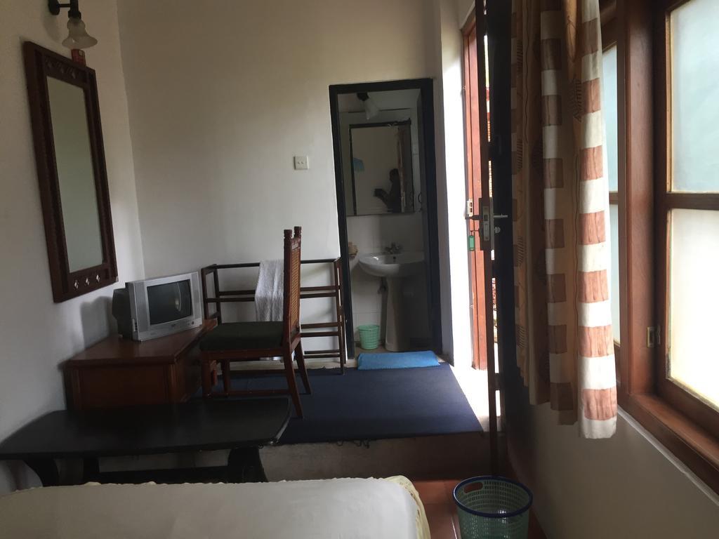 Hotel Shalini Анурадхапура Экстерьер фото